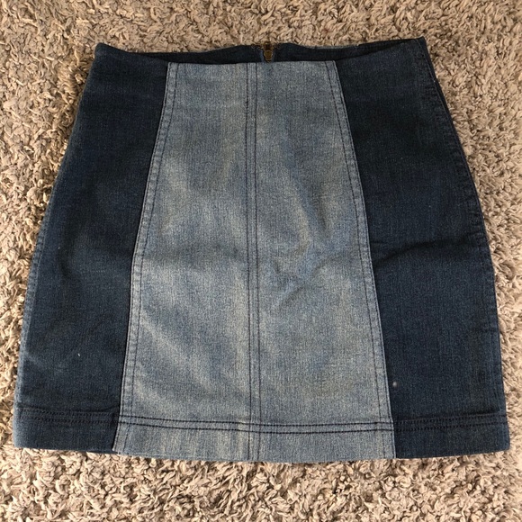 Dark and light blue denim skirt - Picture 2 of 5